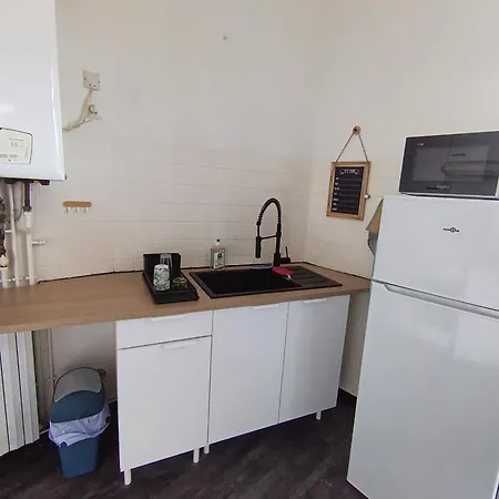 شقة T3 Terrasse Calme Proche Centre نيم